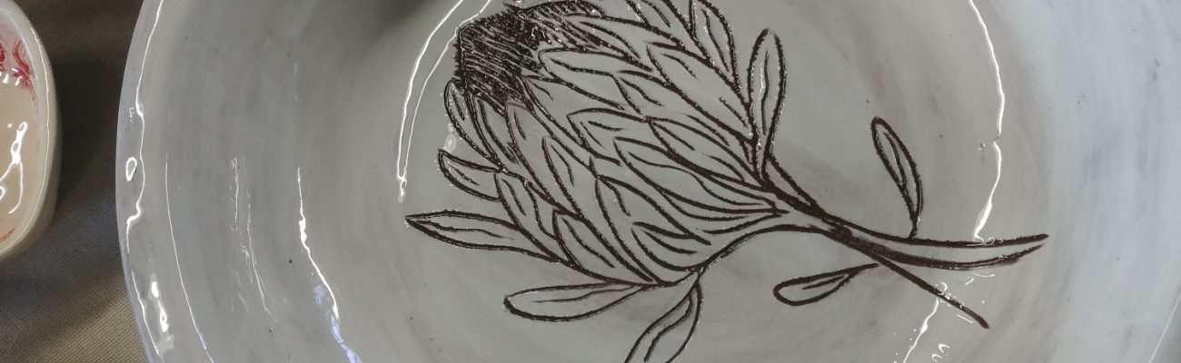 Ceramic earthen ware with slip carve